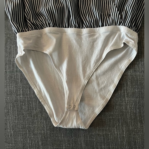 Y2K LOFT Striped Pinstripe V-Neck Bodysuit Medium - Picture 4 of 8